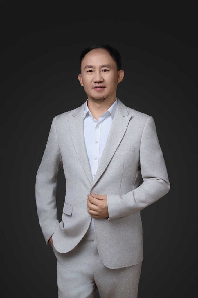 季林波 专业领域：素描、色彩、油画