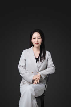 闫俊林 专业领域：艺术设计学