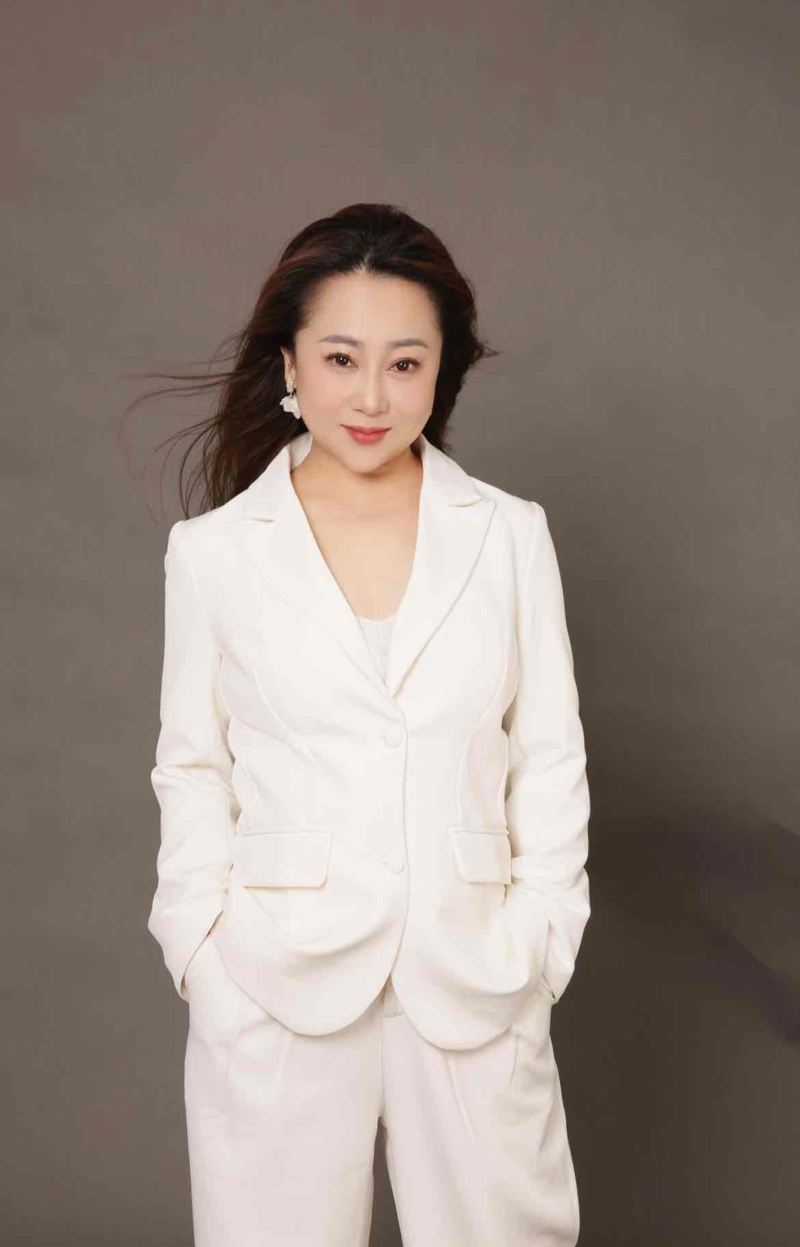 潘艳（声歌系主任）